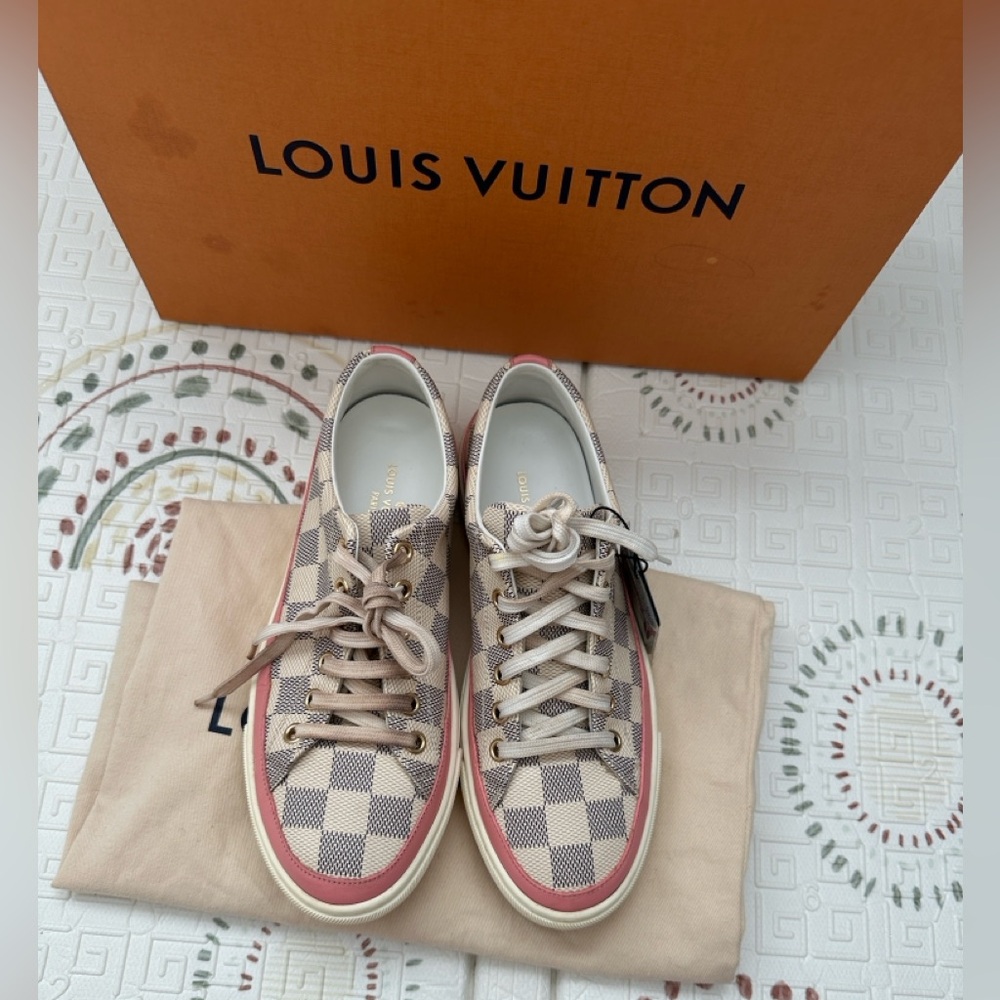 Louis Vuitton Damier Azur Sneakers - Picture 4 of 9